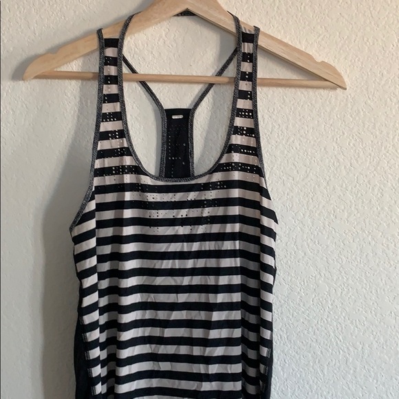 Lululemon water bound tank top stripe print black - Picture 3 of 10